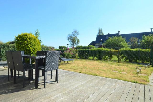 Appartement lumineux et cosy avec jardin vue sur chateau près Port en Bessin, Bayeux et Omaha Beach