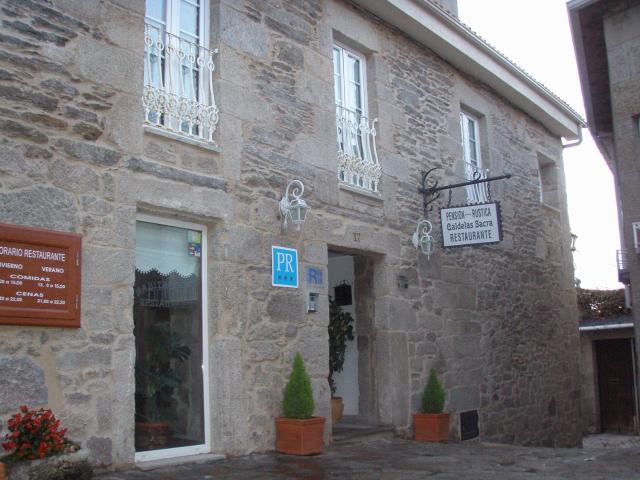 HOSTAL rustico 3 estrellas- Caldelas Sacra