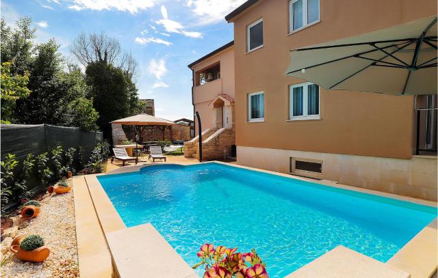 6 Bedroom Nice Home In Babici