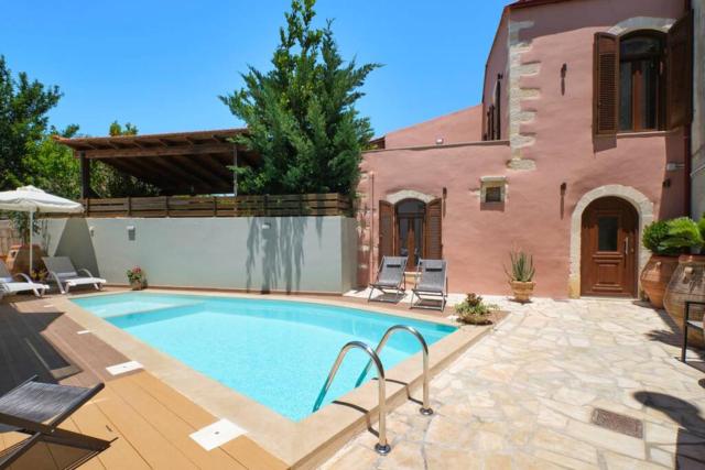 Stone Villa with swimming pool-BBQ!