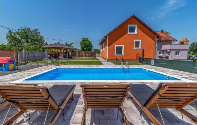 Awesome Home In Otocac With Outdoor Swimming Pool