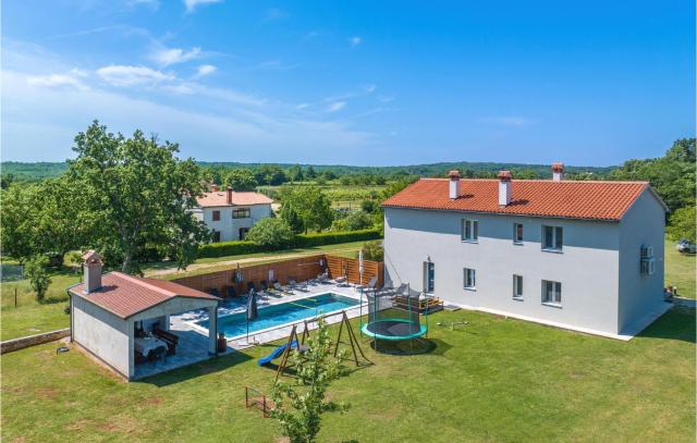 6 Bedroom Beautiful Home In Nedescina