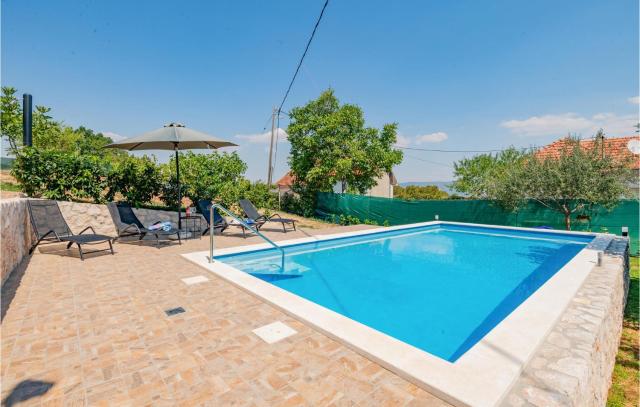 Cozy Home In Runovic With Outdoor Swimming Pool