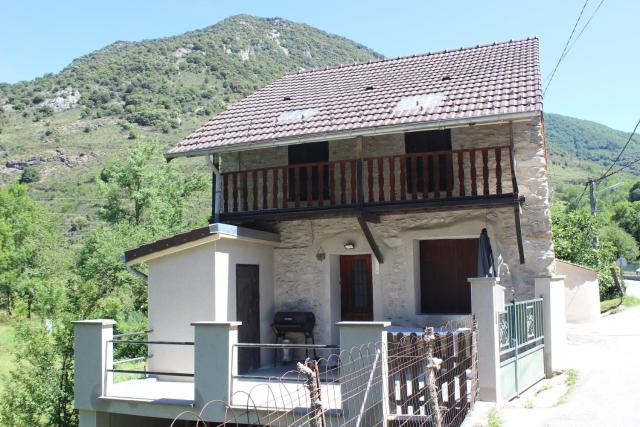 Maison de charme calme entourée de montagne