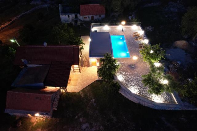 Patakun holiday home for 5, with heated pool