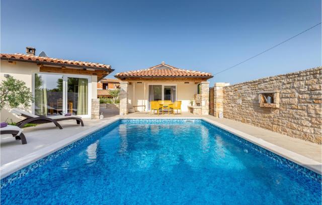 Lovely Home In Klimni With Outdoor Swimming Pool