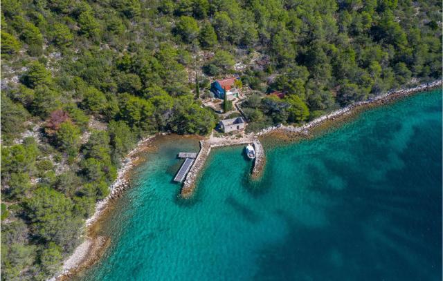 2 Bedroom Beach Front Home In Sali