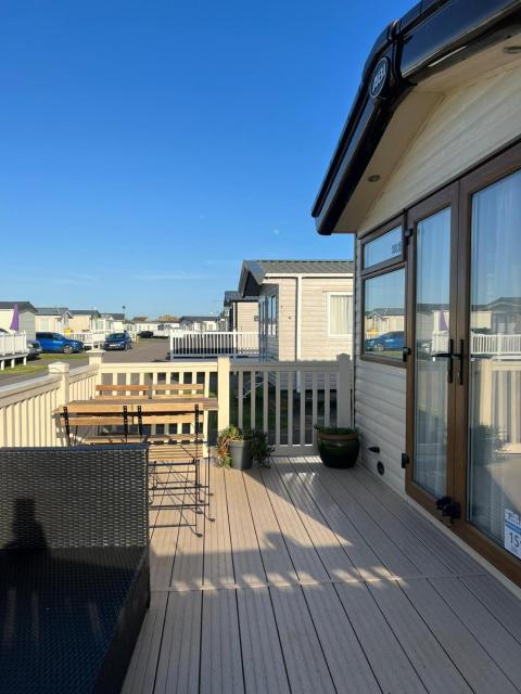 SeaScape Camber Sands Privately Let 2 bed 2 bath decked Villa at Parkdean