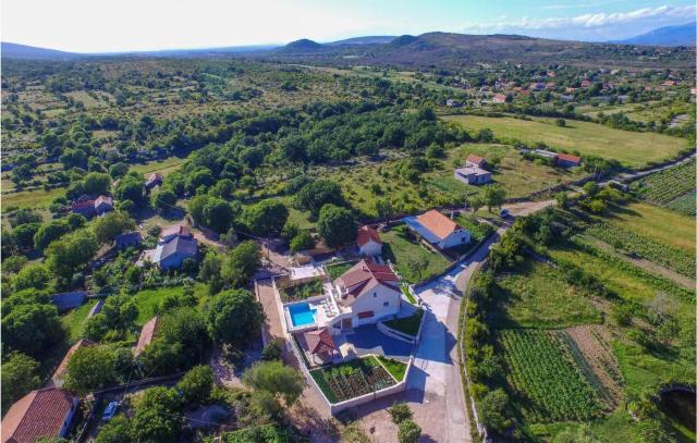 Cozy Home In Unesic With Sauna