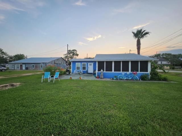 Coastal Cottage Bay House