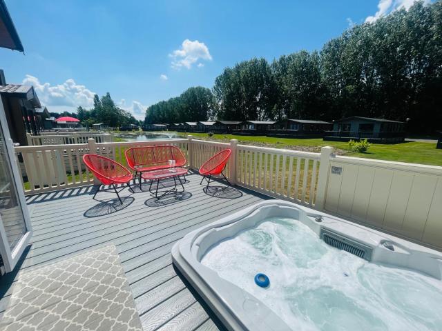 Tarn Lodge with Hot Tub