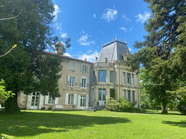 Chateau de Vaugelas - Charmant domaine près de Valence