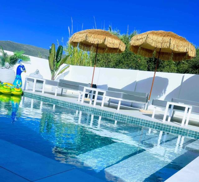 Moon Boutique Hotel - Ultra Luxury Suites with Pool, Perfect for Fun and Relaxation