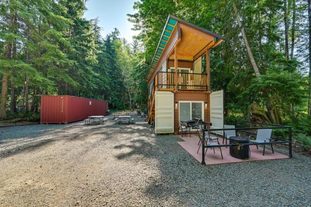 Unique Container Studio with Deck and Fire Pit!