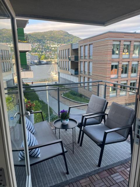 Modern Apartment - Amazing Terrace and Fjord View, Close to City Center