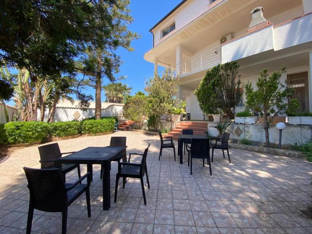 200m from the Sea - Large Private Patio with BBQ