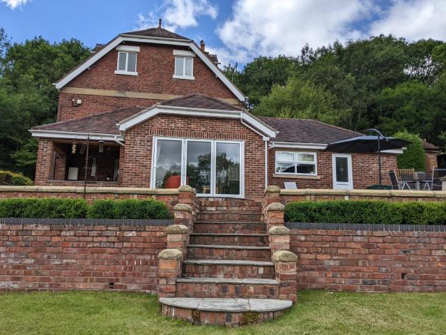 Three bedroomed house with a separate studio apartment by Severn Valley railway