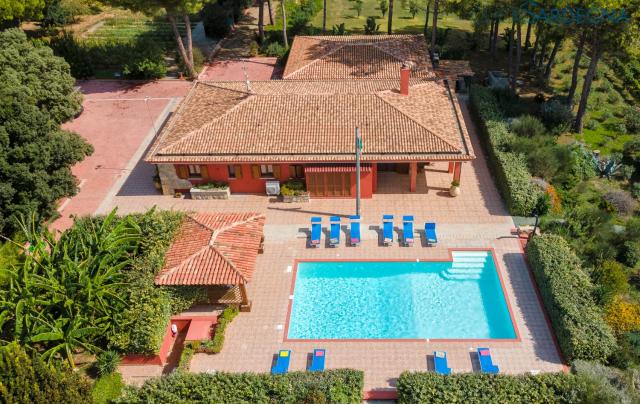 Villa Girasoli con piscina privata e SPA a 2km dalla spiaggia