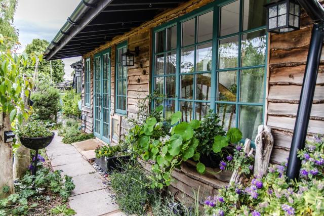 Cozy Garden Studio