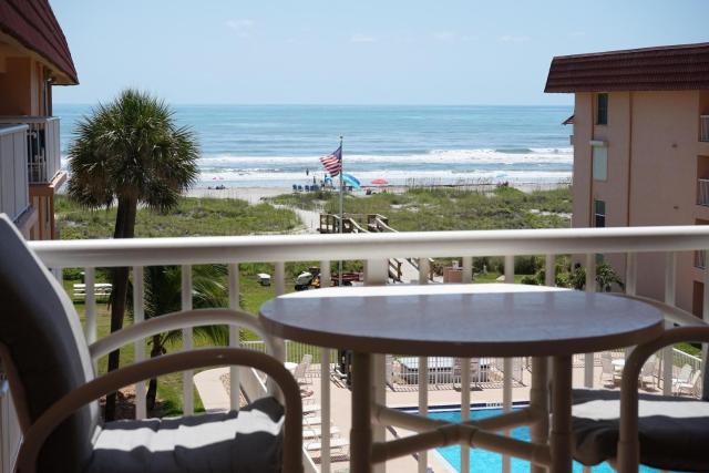 WOW! Updated Oceanfront, Pool Front Spanish Main Condo 45!