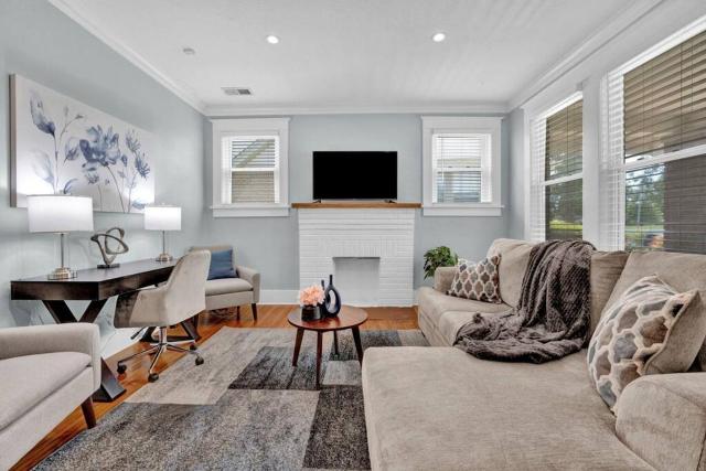 Cheerful Midtown home with view of Rhodes College