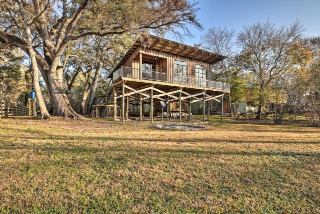 Renovated Fort White Retreat with River Access!