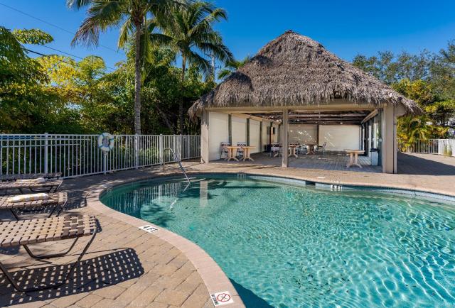 -The Bonita Paddle Efficiency- Your Home Away From Home in Paradise condo