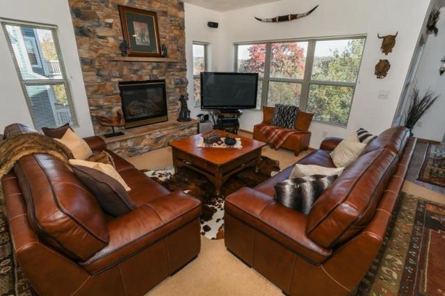 Seven Springs Woodridge 4 Bedroom Premium Condo, Mountain Views and Sleeps 10! condo