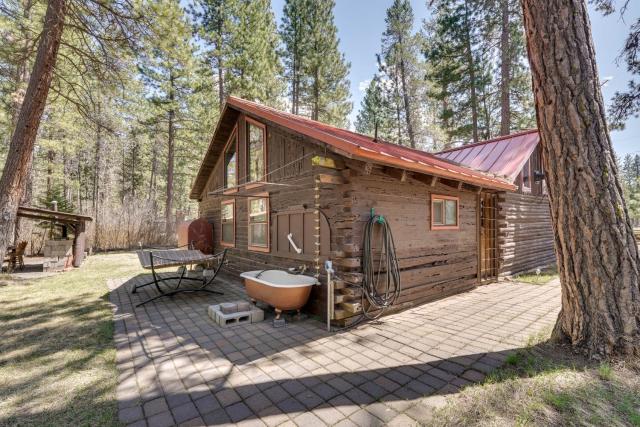 Remote Escape Klamath Falls Cabin By Lake and Hikes