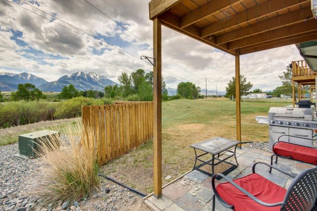 Montana Vacation Rental 32 Mi to Yellowstone!