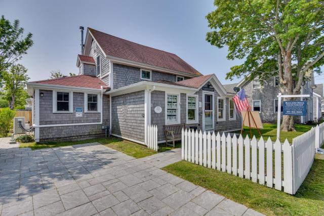 Beachy Block Island Home Walk to Ballards, Ferry!