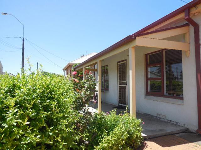 Goolwa Cottage 11 Hutchinson - BYO Linen - Pet Friendly