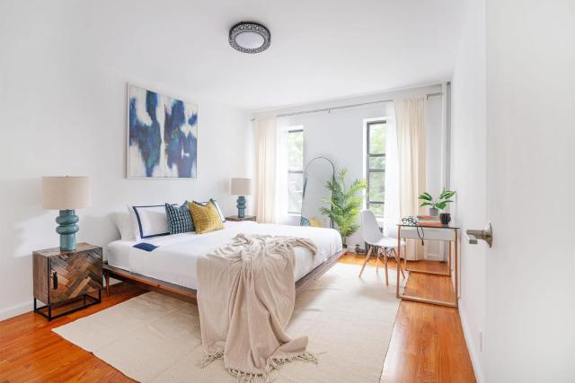 444-3E Contemporary 1BR in Hell's Kitchen