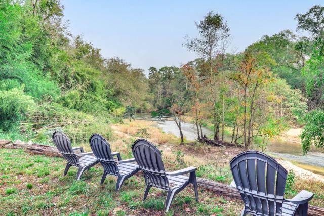 Mississippi Vacation Rental with River Frontage