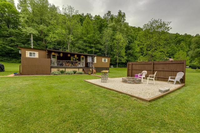 Fire Pit and Fall Foliage Views Kentucky Mtn Home!