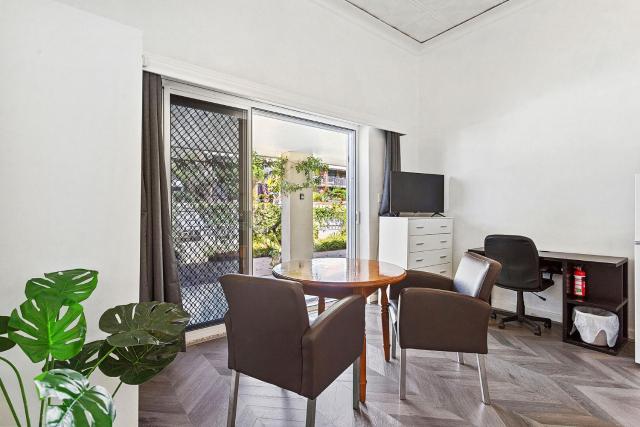 Stroll To Fremantle's Core Studio Apartment