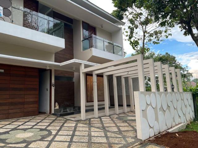 Cozy villa with swimming Pool in Sentul