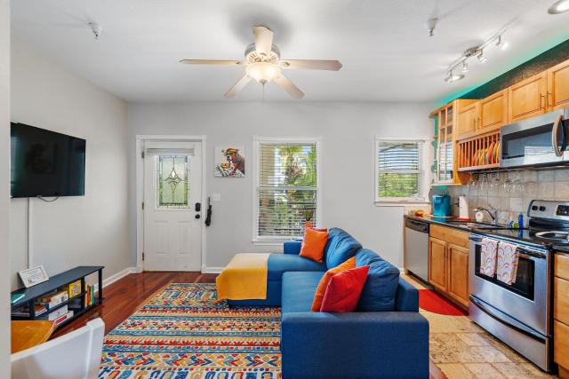 Itz a Vibe - 1 bedroom studio in the heart of DTSP