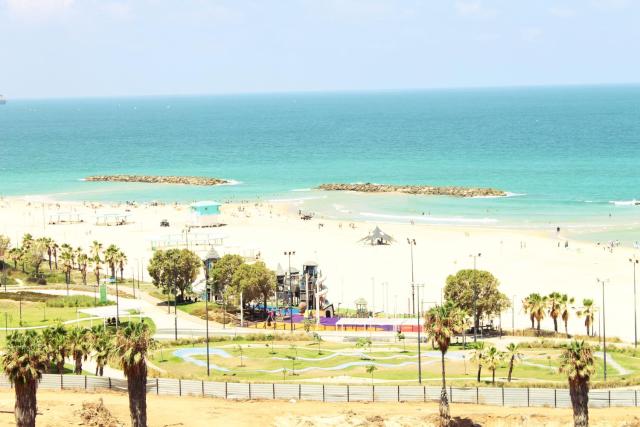 Beach Suite Israel- Best View, Gym, Massage Chair, Low Fee For Off-Site Indoor Pool Spa ביץ סוייט ישראל- נוף ים מאלף, כיסא מסאז, חדר כושר, אפשרות לבריכה מקורה, וספא בתשלום ממש מוזל