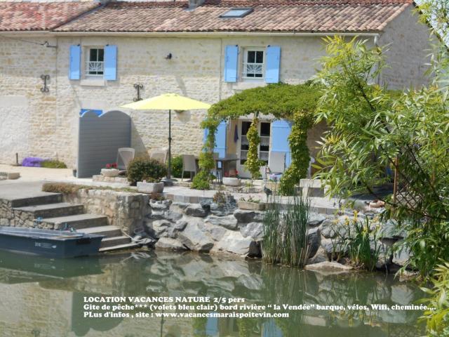 MARAIS POITEVIN gite "volets bleu clair" pêche ,barque, vélos, wifi, linge, cheminée, cuisine, terrain de boules