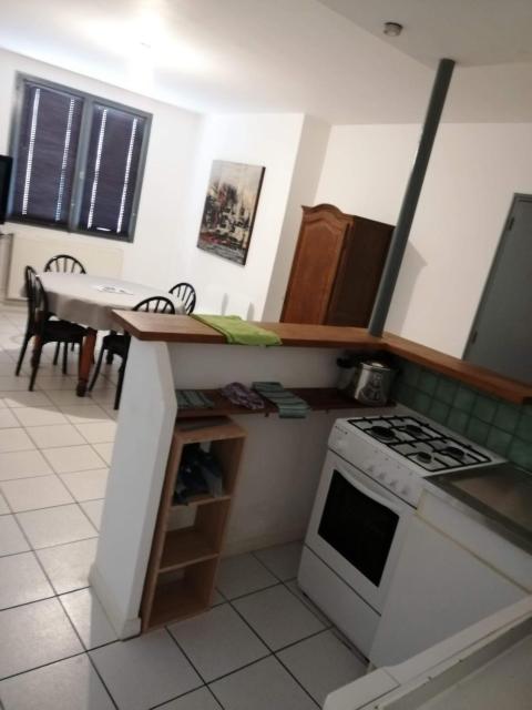 appartement simple entier avec cour pour 2 a 7 personnes