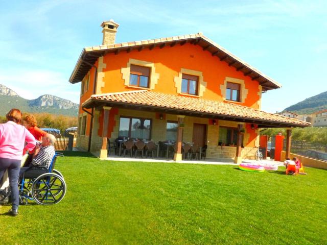 Casa rural Navarra accesible para grupos grandes de 14-16 personas Belastegui II