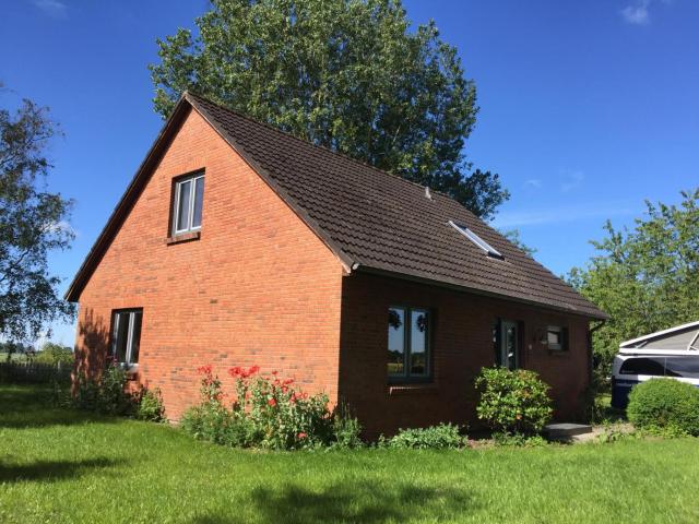 Ferienhaus mit Garten in Nordseenähe