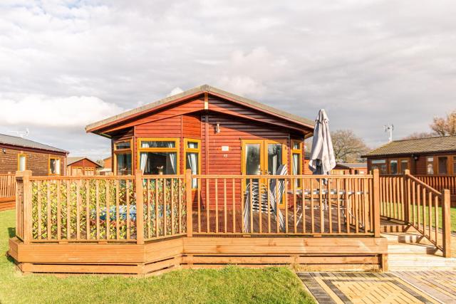 Flamingo Lodge With Hot Tub