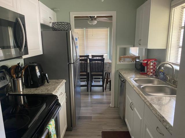 Boutique Hotel- Option 1 MAIN HOUSE ONLY Option 2 COTTAGE ONLY Option 3 HOUSE PLUS COTTAGE Great For Large Groups and Special Events!! Fenced Backyard Private Patio Areas Grill Firepit Plenty Parking! Quick Access 10 Min to Beach Airport Delray West Palm