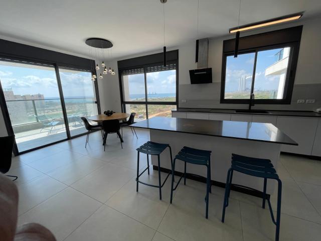 #דירת יוקרה על הים Seabreeze Beach Apartment#