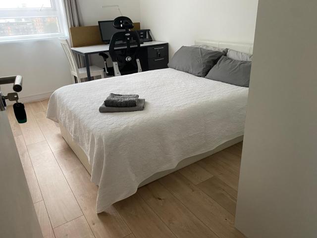 Bedroom with an Office Desk in a Shared 2 bedroom flat near Canary Wharf