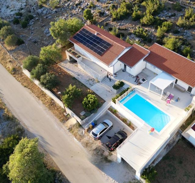 Villa Velim - Stunning view & Heated private pool