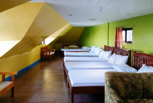 RedDoorz Hostel @ Baguio Tourist Cabin