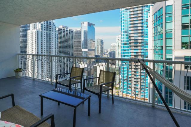 4 bed full condo in Miami with skyline & sea view